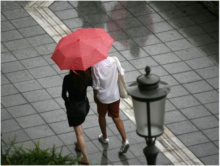 Φεύγει ο καύσωνας, έρχονται μπουρίνια