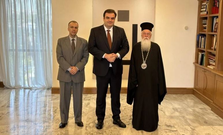 Ο Λαοδικείας Θεοδώρητος στον Υπουργό Παιδείας Κυριάκο Πιερρακάκη