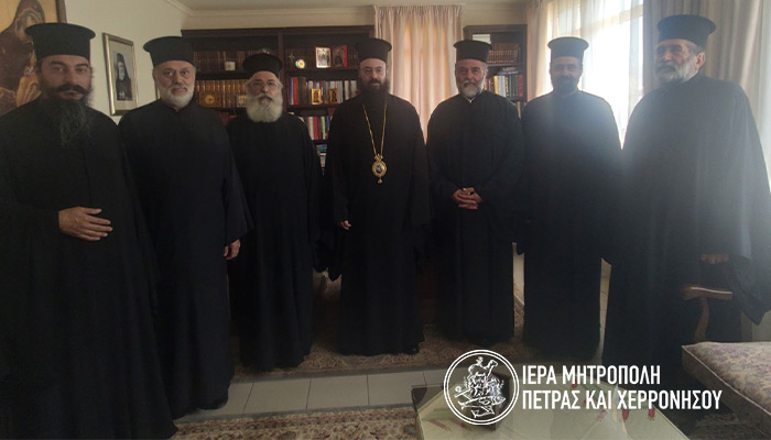 Ο Σύνδεσμος Κληρικών της Ιεράς Μητροπόλεως Πέτρας και Χερρονήσου στον Μητροπολίτη Γεράσιμο