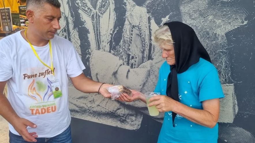 Βουκουρέστι: Ενορίες συνδράμουν στην αντιμετώπιση του καύσωνα