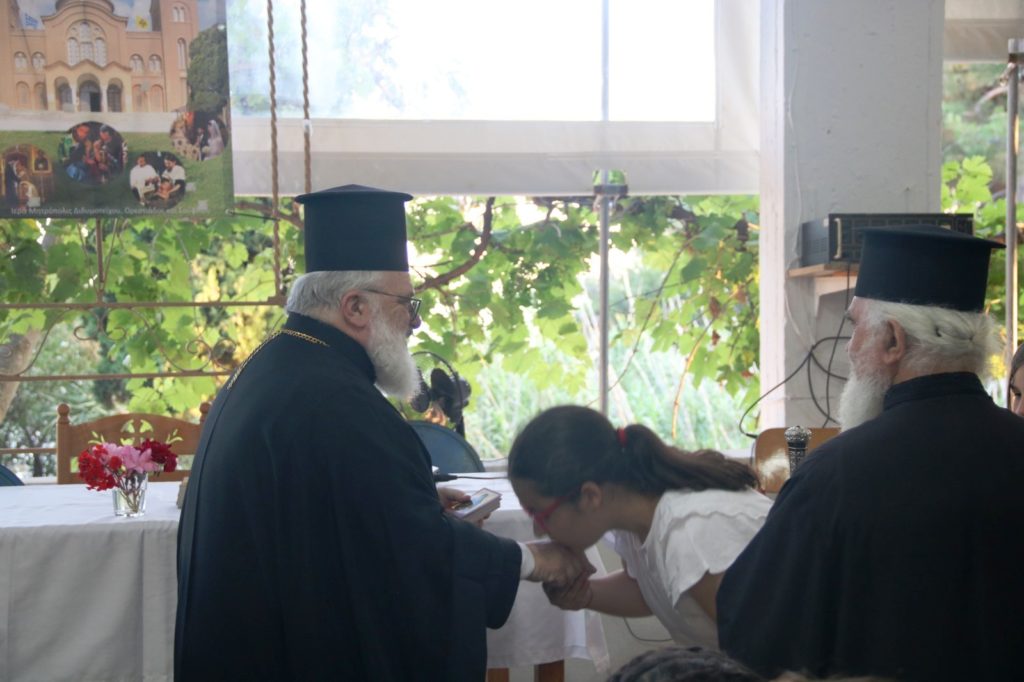 Ο Μητροπολίτης Διδυμοτείχου κοντά στις κατασκηνώτριες στο «Χαρούμενο Ακρογιάλι»