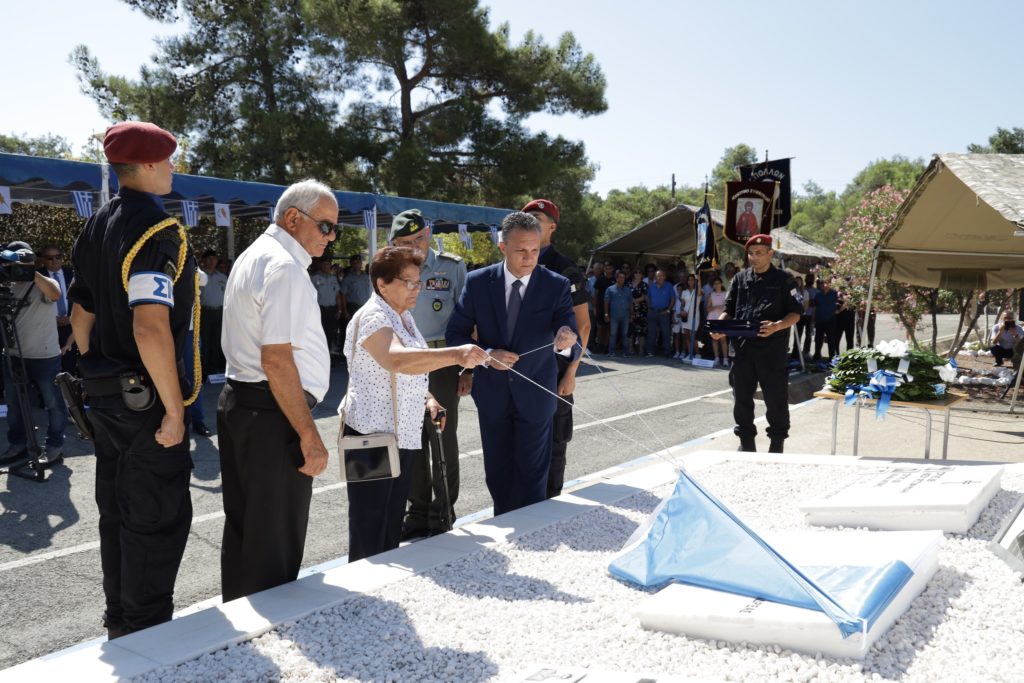 Οι Διαβιβαστές της Εθνικής Φρουράς τίμησαν τον Προστάτη “ασυρματιστή του Θεού” – Ακόμη ένα όνομα στο μνημείο ηρώων 49 χρόνια μετά την εισβολή
