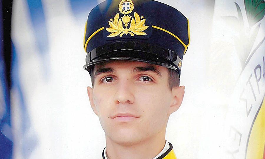 Κύπρος: Με τιμές το “ύστατο χαίρε” στον Εύελπι Γιώργο Χατζηιωνά – “Στη μνήμη του ας αγαπήσουμε τον Θεό” είπε συγκινημένος ο αδελφός του