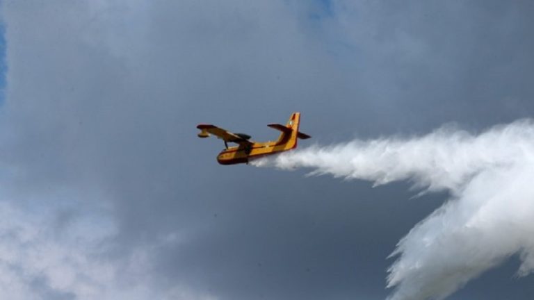 Φωτιά στην Κάρυστο: Κατέπεσε Canadair κατά τις προσπάθειες κατάσβεσης (ΒΙΝΤΕΟ)