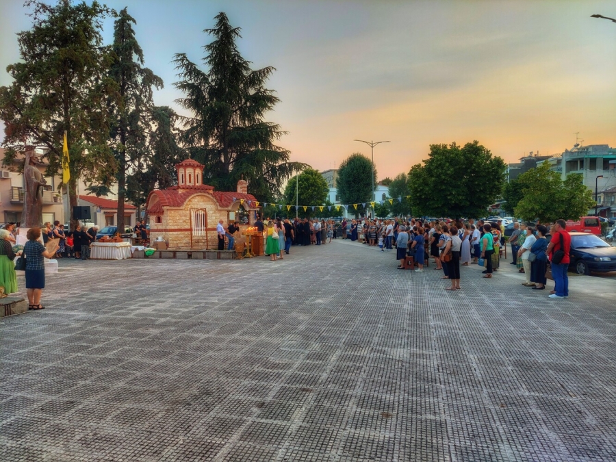 Κομοτηνή: Πλήθος πιστών στο πανηγυρίζον ιερό παρεκκλήσιο του Αγίου Παϊσίου
