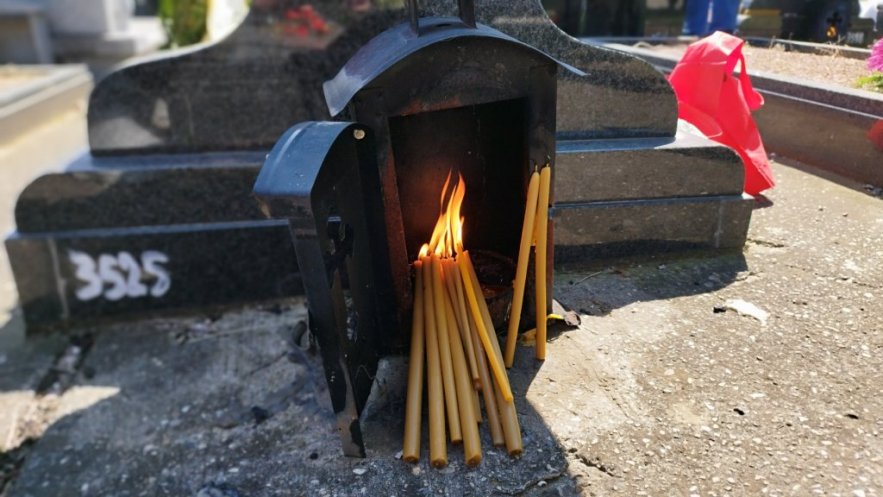 Κοσσυφοπέδιο: Κεριά στη μνήμη των Σέρβων που δολοφονήθηκαν από τον UCK