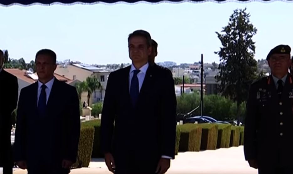 Από τον Τύμβο Μακεδονίτισσας και τα Φυλακισμένα Μνήματα ξεκίνησε η επίσκεψη Μητσοτάκη στην Κύπρο