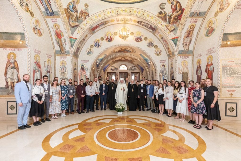 Μέλη του Συνδέσμου Ορθοδόξων Ρουμάνων Φοιτητών στον Πατριάρχη Δανιήλ