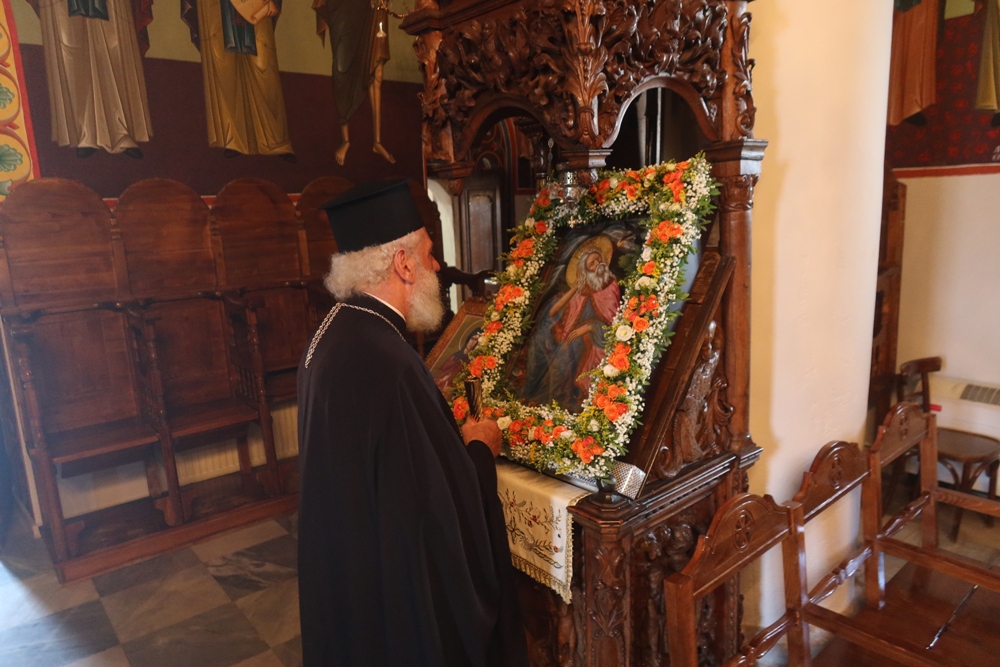 Σύρου Δωρόθεος: “Να προσευχηθούμε για όλους όσους αγωνίζονται να κατασβέσουν τις καταστροφικές πυρκαγιές”