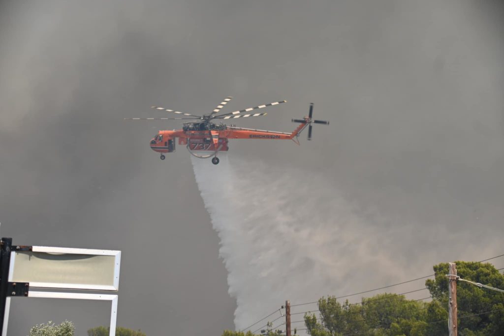 Δύσκολο το μέτωπο της φωτιάς στα Δερβενοχώρια – Η επόμενη μέρα στην Ανατολική Αττική