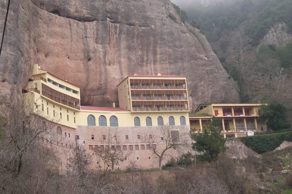 Σκιές του κακού στα μοναστήρια