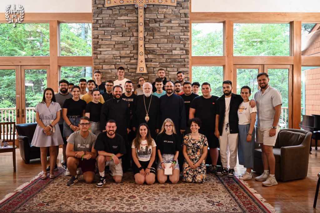 Πρόγραμμα Kosmos: Επέστρεψε ξανά μετά από τρία χρόνια διακοπής – 25 νέοι και νέες βρέθηκαν στις ΗΠΑ γνωρίζοντας το έργο της Εκκλησίας