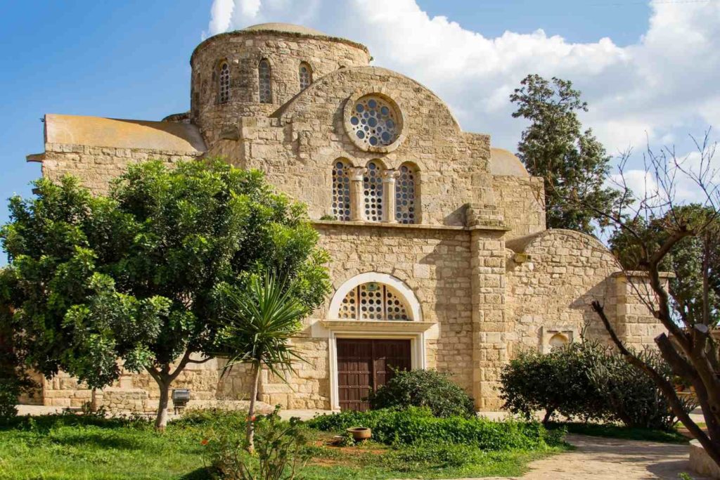 Λειτουργίες στη Μονή Αποστόλου Βαρνάβα στην κατεχόμενη Σαλαμίνα