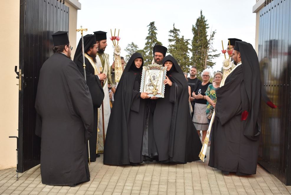 Στην σκιά του πύρινου εφιάλτη πανηγύρισε η Μονή Παναγίας Φανερωμένης στη Ροδόπη