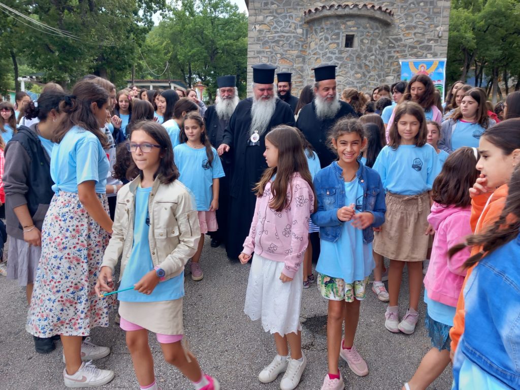 Ο Νέας Κρήνης Ιουστίνος για τα πολλαπλά οφέλη των εκκλησιαστικών κατασκηνώσεων