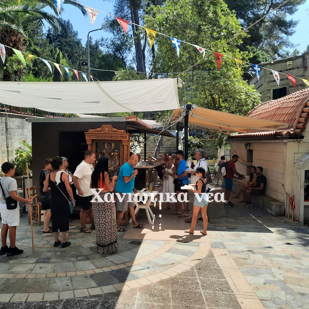 Κρήτη: Πλήθος πιστών και φέτος στο εκκλησάκι του Αγίου Φανουρίου