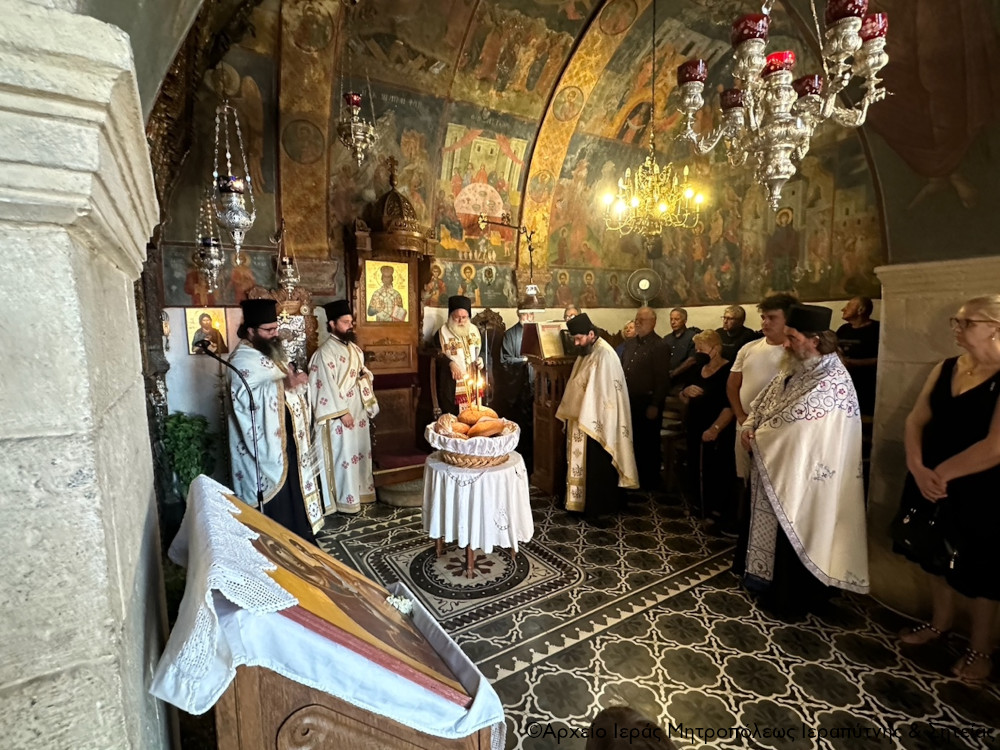 Ο πρώτος Παρακλητικός Κανόνας στην ιστορική Ιερά Μονή Παναγίας Φανερωμένης Ιεράπετρας