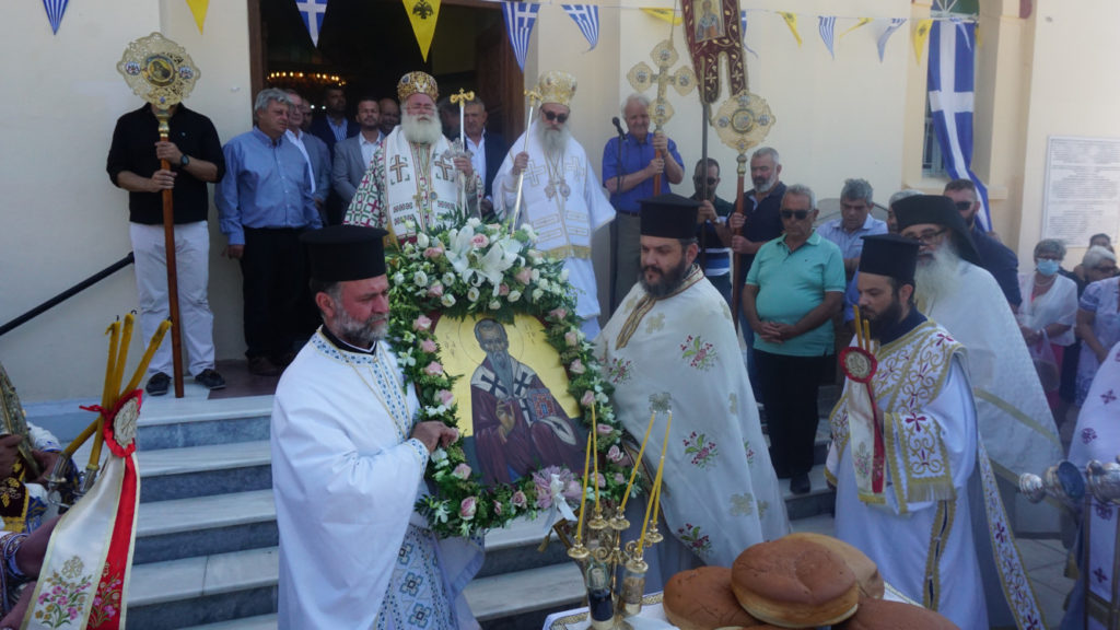 Ο Μητροπολίτης Ιεραπύτνης στον πανηγύριζοντα Ιερό Ναό Αγίου Τίτου στο Τυμπάκι