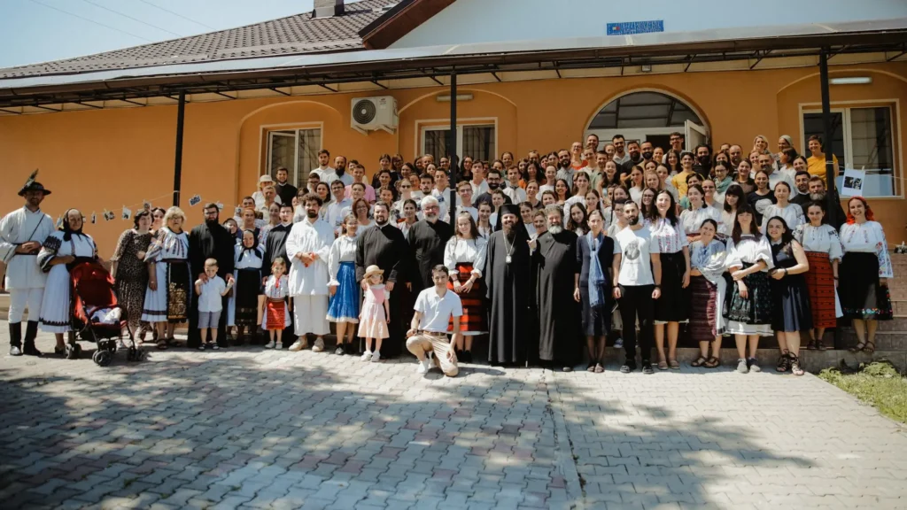 PS Benedict Bistrițeanul a oficiat Sfânta Liturghie cu tinerii din ASCOR Cluj la aniversarea a 30 de ani de la înființare