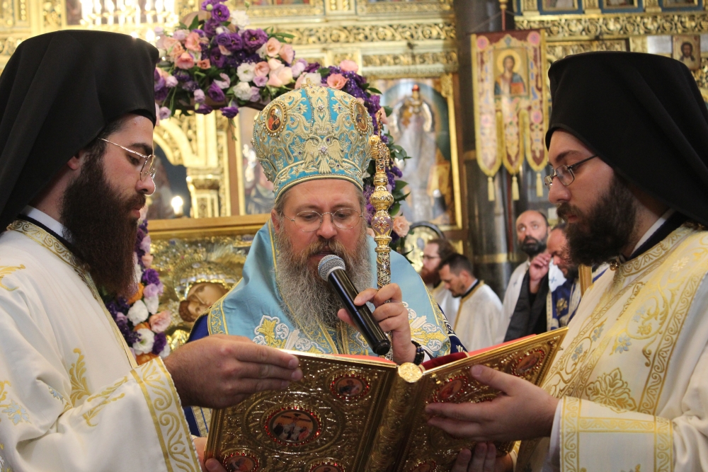 Съборно изпълнение на Молебния канон на Света Богородица в катедралния храм „Св. вмчца Неделя“