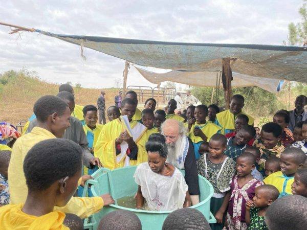 تعميد 18 موعوظ في أسقفية بوكوبا وتنزانيا الغربية، بطريركية الإسكندرية وسائر أفريقيا