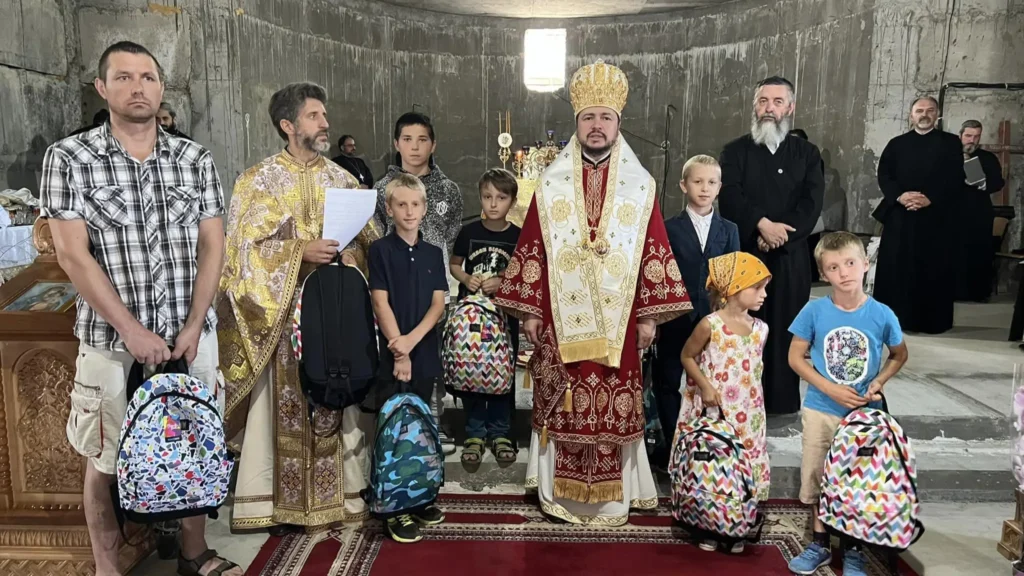La hramul viitoarei catedrale din Cahul, PS Veniamin a oferit daruri copiilor și vârstnicilor