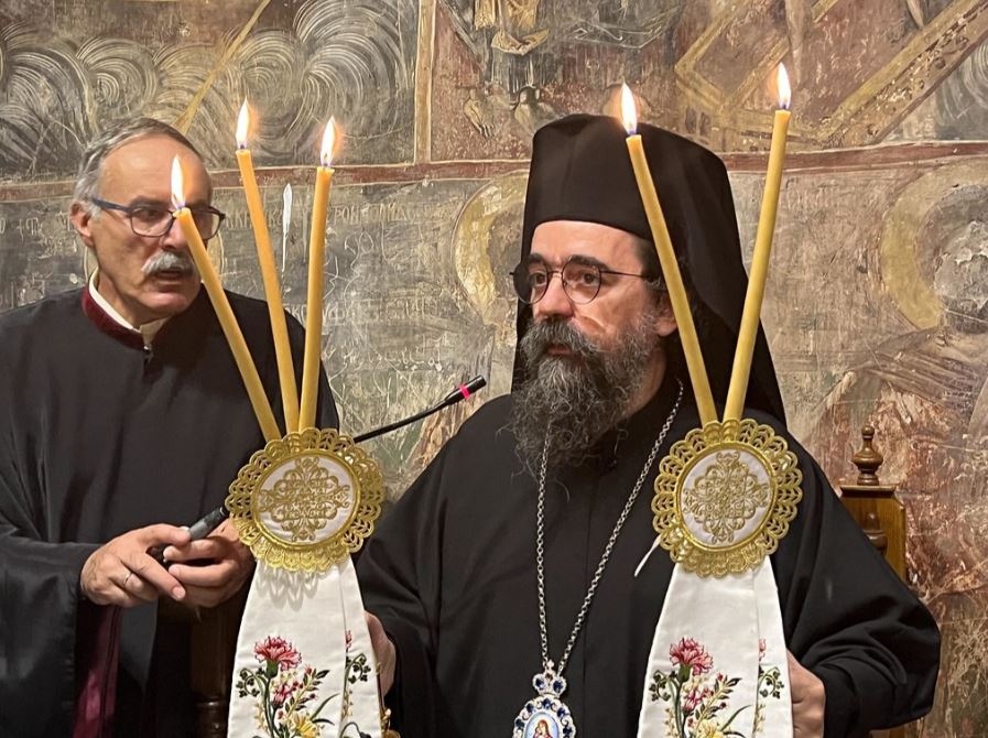 Δεήση υπέρ κατάσβεσης των πυρκαγιών από τον Μητροπολίτη Καστορίας – Η προσευχή μαθήτριας Δημοτικού Σχολείου