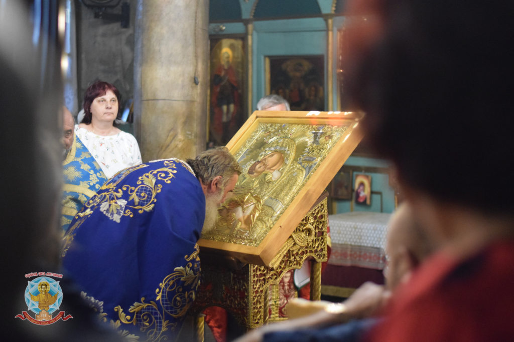 В Ихтиман беше отслужен съборно молебният канон към Пресвета Богородица