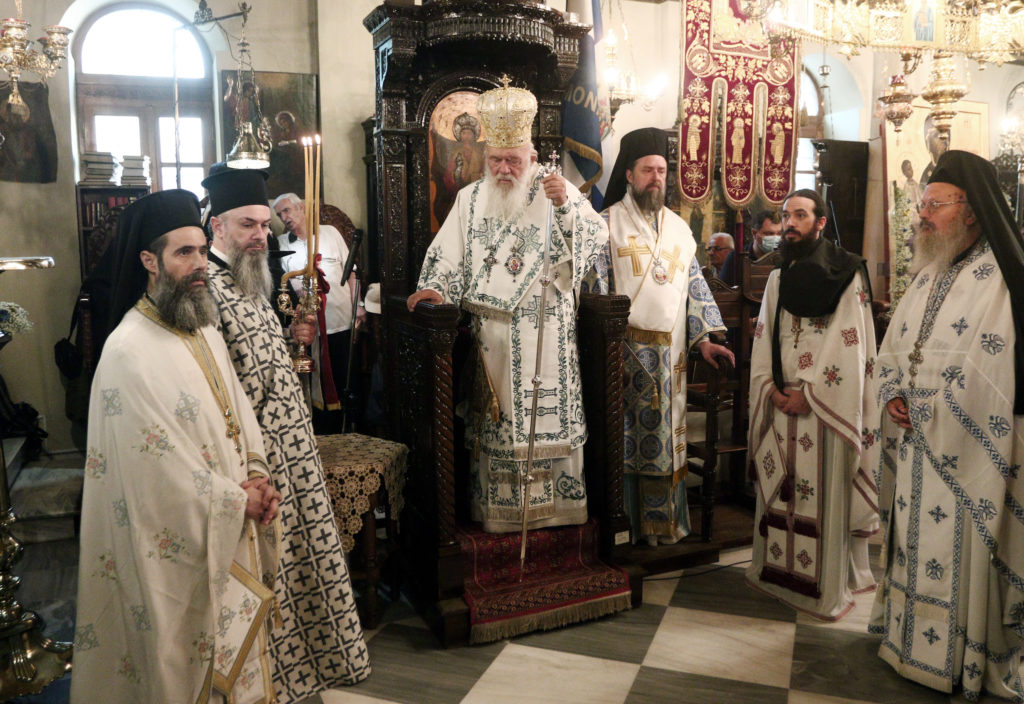 Στην Παναγία την Αθηνιώτισσα στο Μοναστηράκι λειτούργησε ο Αρχιεπίσκοπος Ιερώνυμος