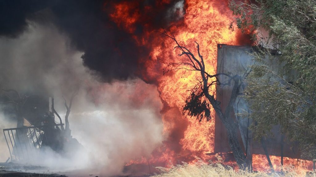 Ολονύχτια μάχη με την πύρινη λαίλαπα σε Έβρο, Εύβοια, Βοιωτία, Καβάλα και Ροδόπη – Σπίτια κάηκαν – Εκκενώθηκαν οικισμοί