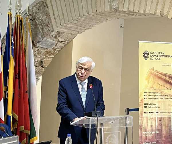 Προκόπης Παυλόπουλος: Χαιρετισμός σε εγκαίνια έκθεσης ζωγραφικής στο Αργοστόλι