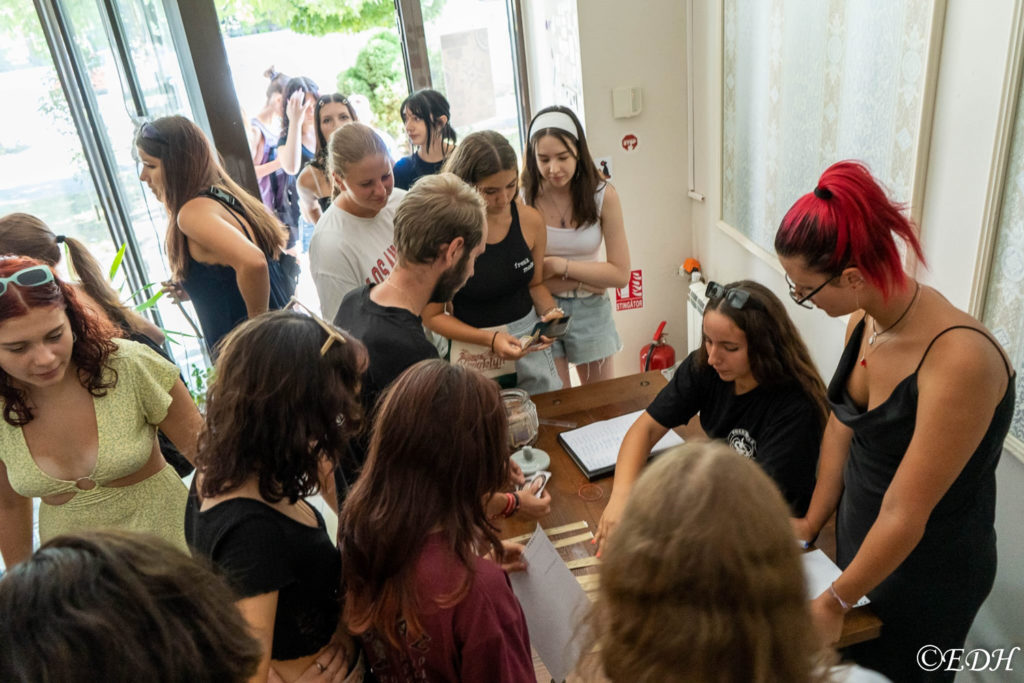 Deva: Peste 40 de tineri au participat la un joc de societate organizat de clubul de voluntariat OrthoCaffè
