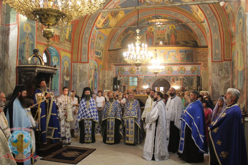 Съборно изпълнение на Богородичния молебен канон в столичния храм “Св. Богородица – Живоприемни източник”