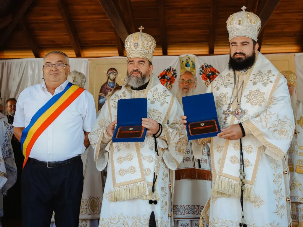 La întâlnirea fiilor satului Huta, PS Nestor și PS Gherontie au fost numiți cetățeni de onoare ai comunei