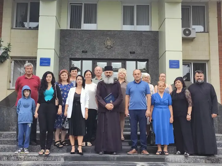 Bălți: 70 de profesori pensionari au primit produse alimentare din partea Episcopiei
