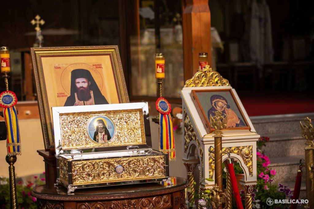 Racla cu un fragment din moaștele Sfântului Ioan Iacob va fi dusă în procesiune la hramul unei parohii din Ialomița