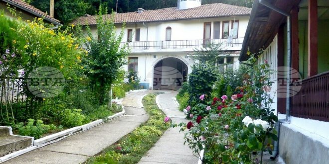 Духовни тържества за празника Успение Богородично в манастира край Свищов