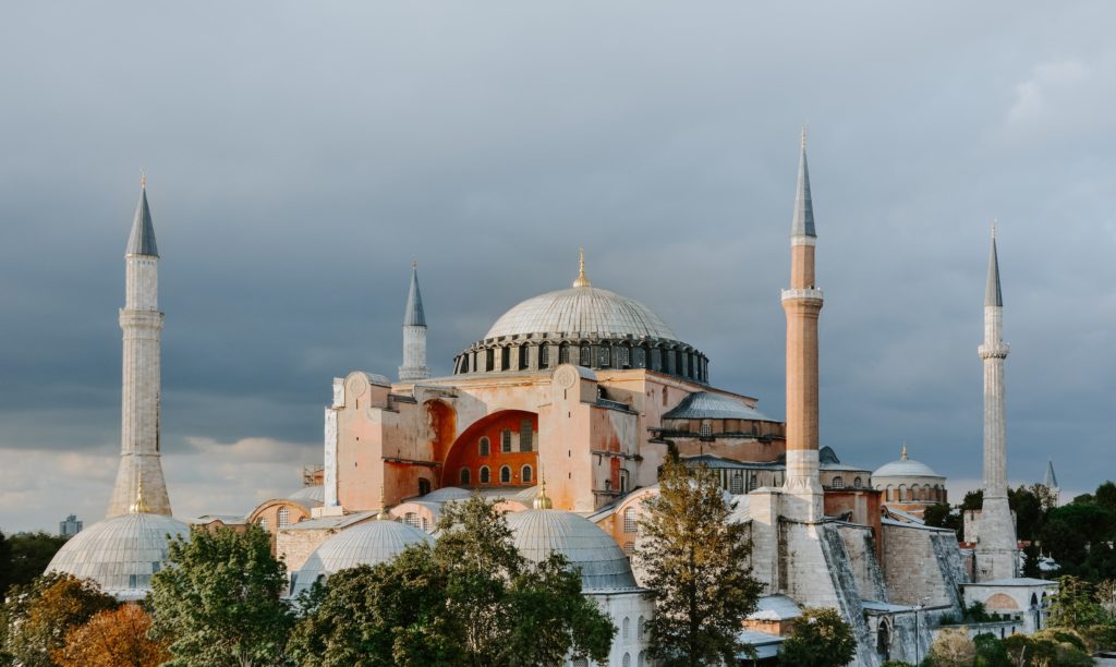 Αγία Σοφία: Σπεύδουν να αποκαταστήσουν τις ζημιές οι Τούρκοι – Επί 3 έτη είχε αφεθεί στους βανδαλισμούς και στη φθορά του χρόνου