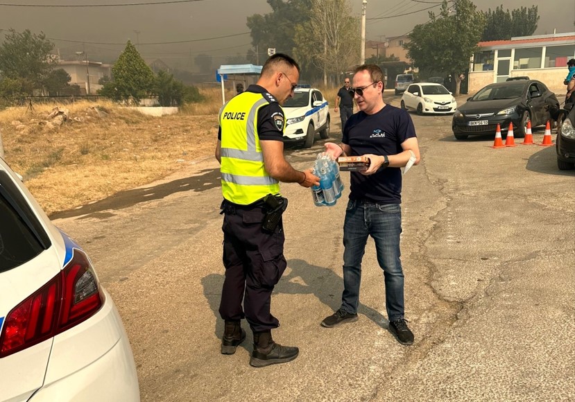 Η «ΑΠΟΣΤΟΛΗ» στα μέτωπα της φωτιάς στην Πάρνηθα και στην Θράκη