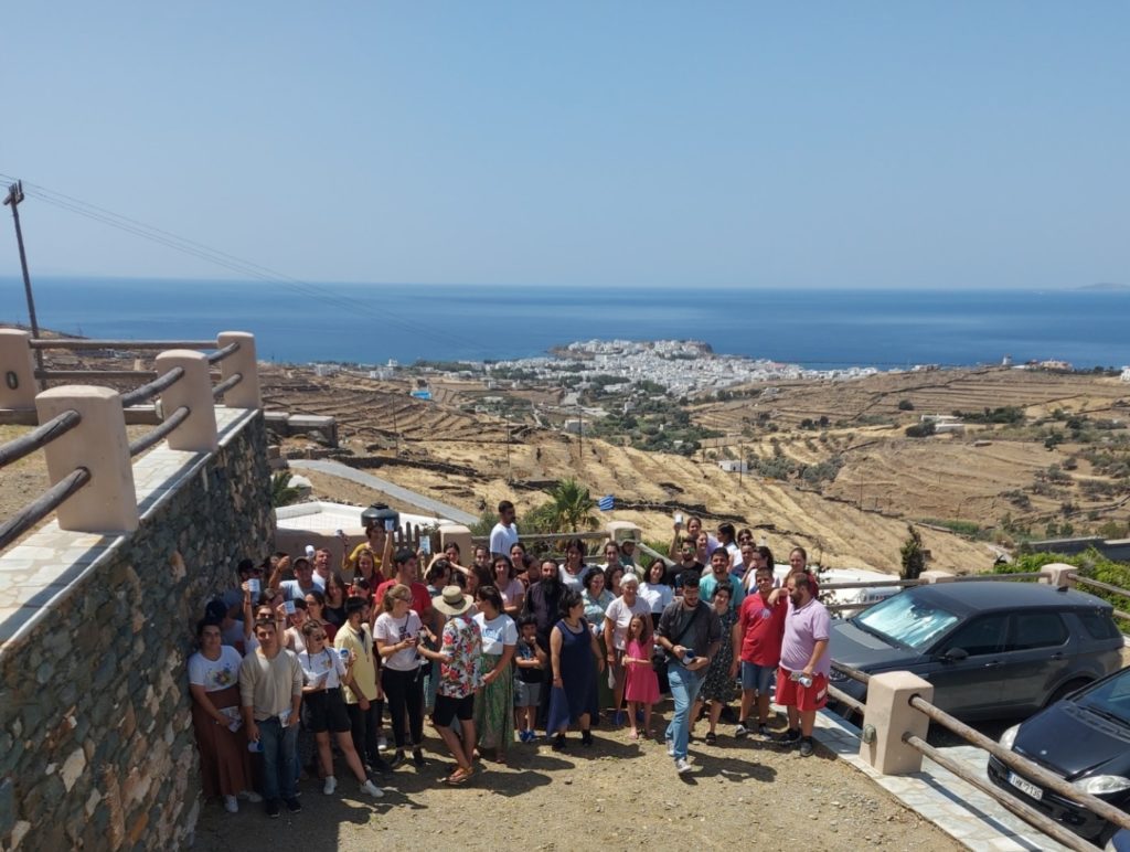 Ολοκληρώθηκε η κατασκηνωτική περίδος νέων της Μητροπόλεως Γλυφάδας στην Τήνο