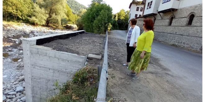 Приключи аварийното укрепване на участък от общински път при Троянски манастир