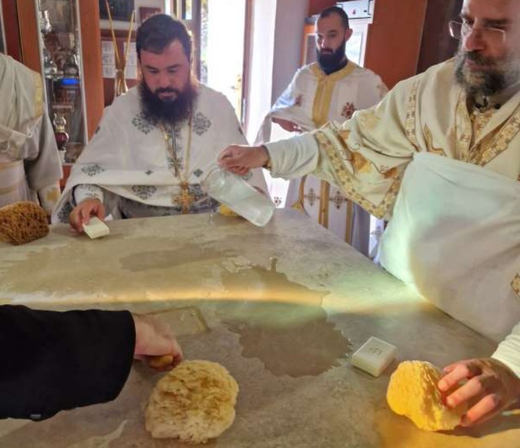 Έκπλυση Αγίας Τραπέζης στον Ι.Ν. Αγίου Τίτου της Ενορίας Αγίου Πνεύματος Πρίνου
