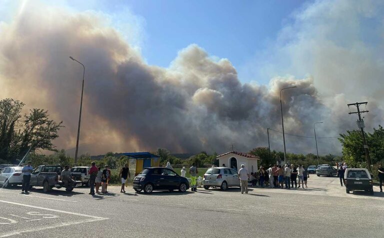 Η Ι.Μ. Φιλίππων στο πλευρό των πυρόπληκτων – Βελτιωμένη η εικόνα της φωτιάς στην Καβάλα