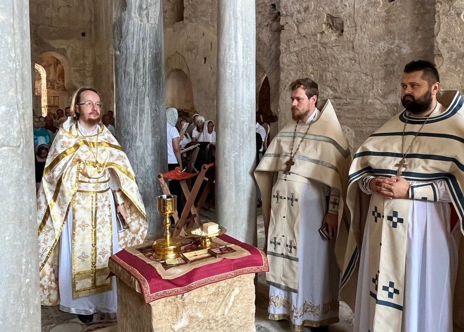 В праздник рождества святителя Николая Чудотворца в турецком городе Демре совершена Литургия