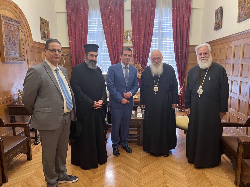 Πολύτιμη η συμβολή της Εκκλησίας στην αντιμετώπιση του μεταναστευτικού – Συνάντηση Αρχιεπισκόπου με τον νέο Υπουργό Δημήτρη Καιρίδη