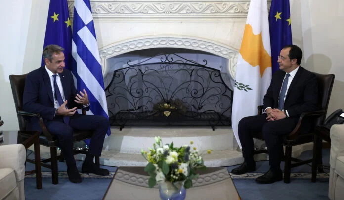 Τηλεφωνική επικοινωνία Μητσοτάκη με Χριστοδουλίδη για τα επεισόδια στη Νεκρή Ζώνη