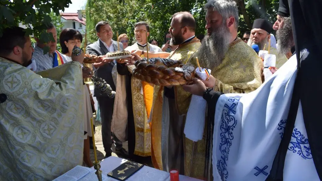 Zeci de oameni din Botoșani, prezenți la slujba de pomenire a Patriarhului Teoctist