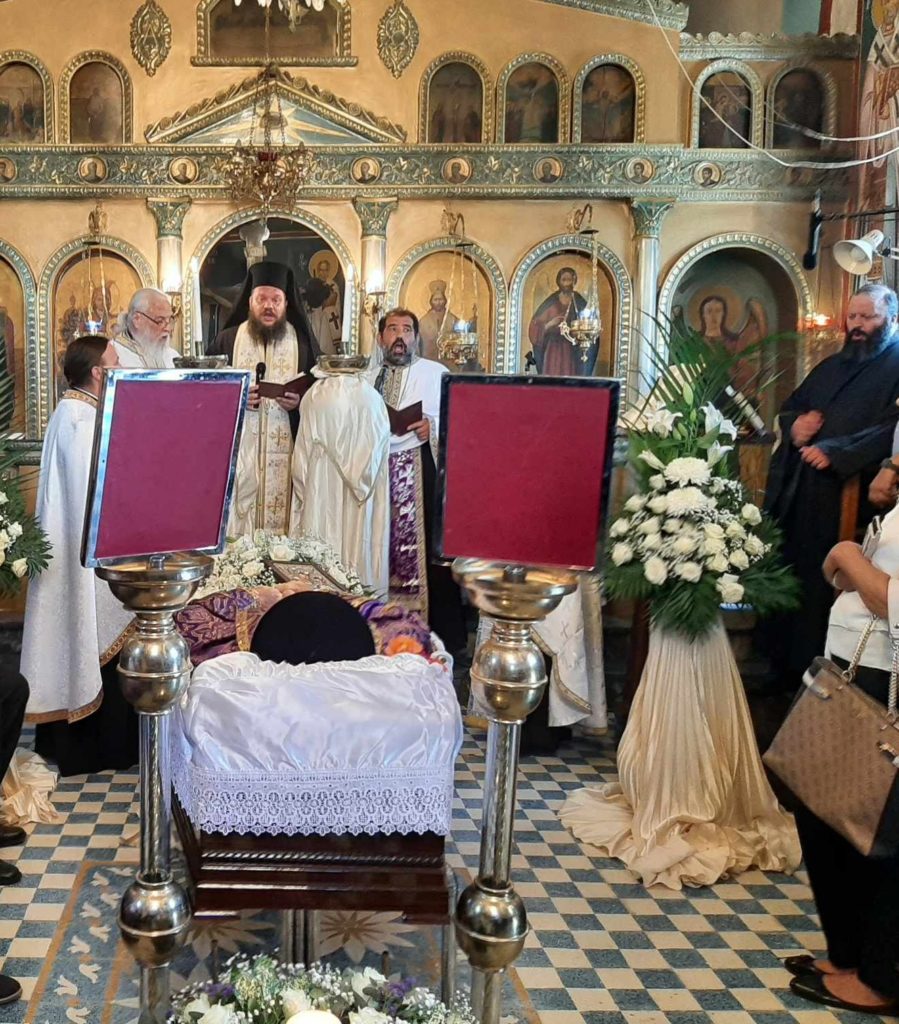 Εξόδιος ακολουθία π. Ιωάννη Βαρελά