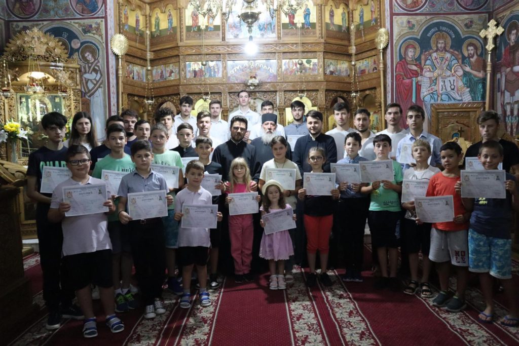40 de tineri din Episcopia Huşilor au participat la o tabără de muzică psaltică