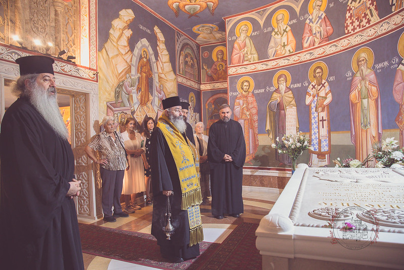 Ο Επίσκοπος Αμαθούντος στον τάφο του μακαριστού Μητροπολίτη Μαυροβουνίου Αμφιλοχίου